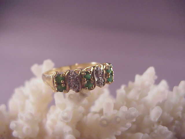 Pretty 14k Emerald and Diamond Ring/size 7 Pretty 14k Emerald and Diamond Ring/size 7