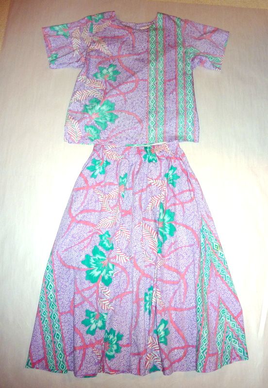 Vintage Reyn Spooner Reverse Print Ladies Hawaiian Blouse Skirt sz M Vintage Reyn Spooner Reverse Print Ladies Hawaiian Blouse Skirt sz M