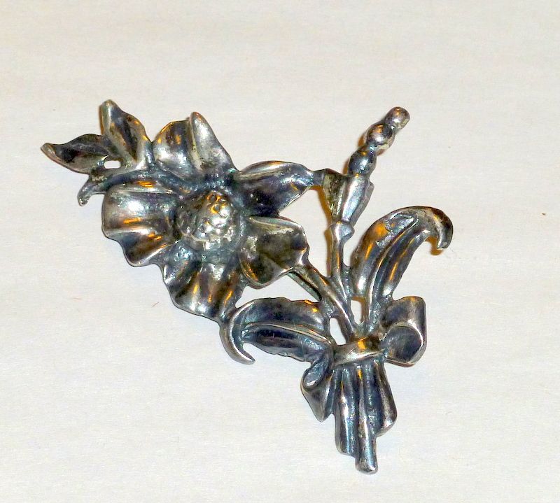 Sterling Art Nouveau 1 1/2" Brooch - Flowers Leaves Stems 15gms Sterling Art Nouveau 1 1/2" Brooch - Flowers Leaves Stems 15gms