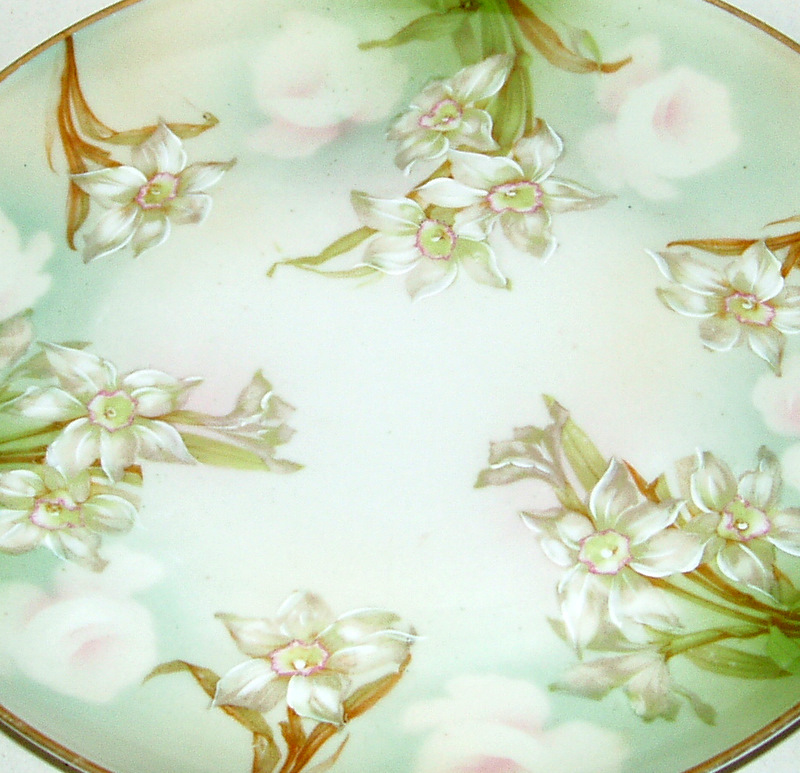 Antique 1910 M Z Austria 8 1/2" Porcelain Green & White Easter Lilies Plate Antique 1910 M Z Austria 8 1/2" Porcelain Green & White Easter Lilies Plate