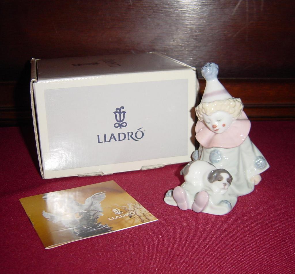 Lladro Adorable Clown Child Pierrot with Puppy 5277 Lladro Adorable Clown Child Pierrot with Puppy 5277