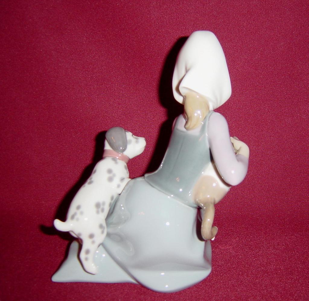 Lladro 'Dog and Cat' Little Friskies Figurine Model 5032 Lladro 'Dog and Cat' Little Friskies Figurine Model 5032