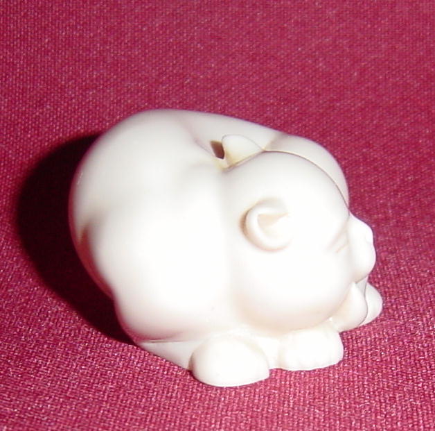 Netsuke Curio Cabinet Cat by Franklin Mint Netsuke Curio Cabinet Cat by Franklin Mint