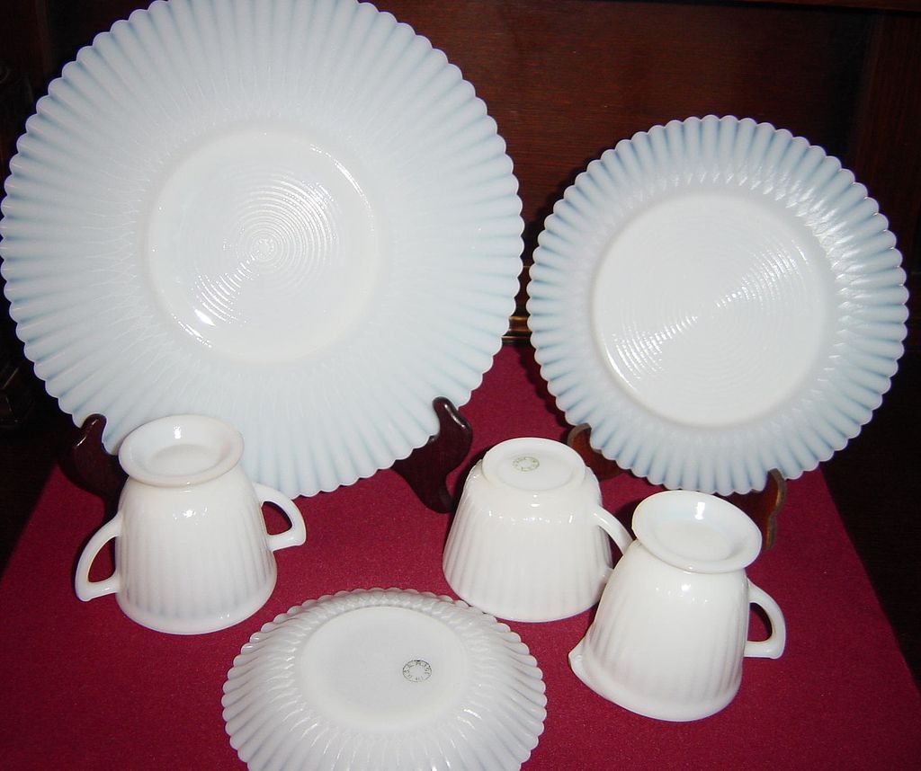 MacBeth Evans Monax Gold Trimmed Petalware Set MacBeth Evans Monax Gold Trimmed Petalware Set
