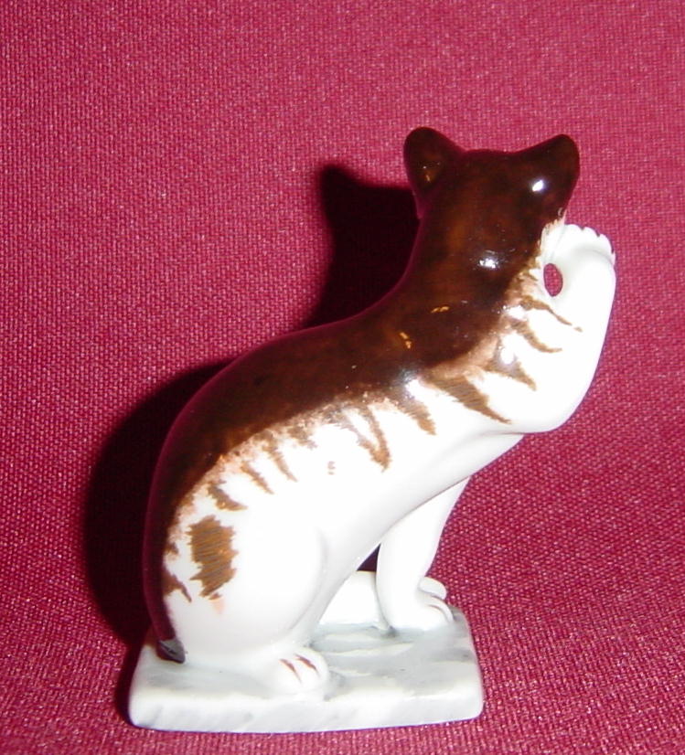 Franklin Mint 18th Century German Style Curio Cabinet Cat Franklin Mint 18th Century German Style Curio Cabinet Cat