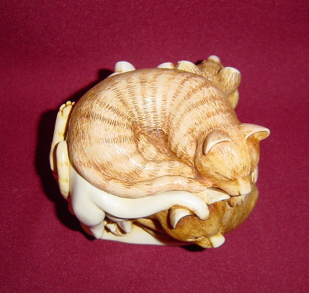 Harmony Kingdom Rather Large Friends Treasure Jest Box Figurine Harmony Kingdom Rather Large Friends Treasure Jest Box Figurine