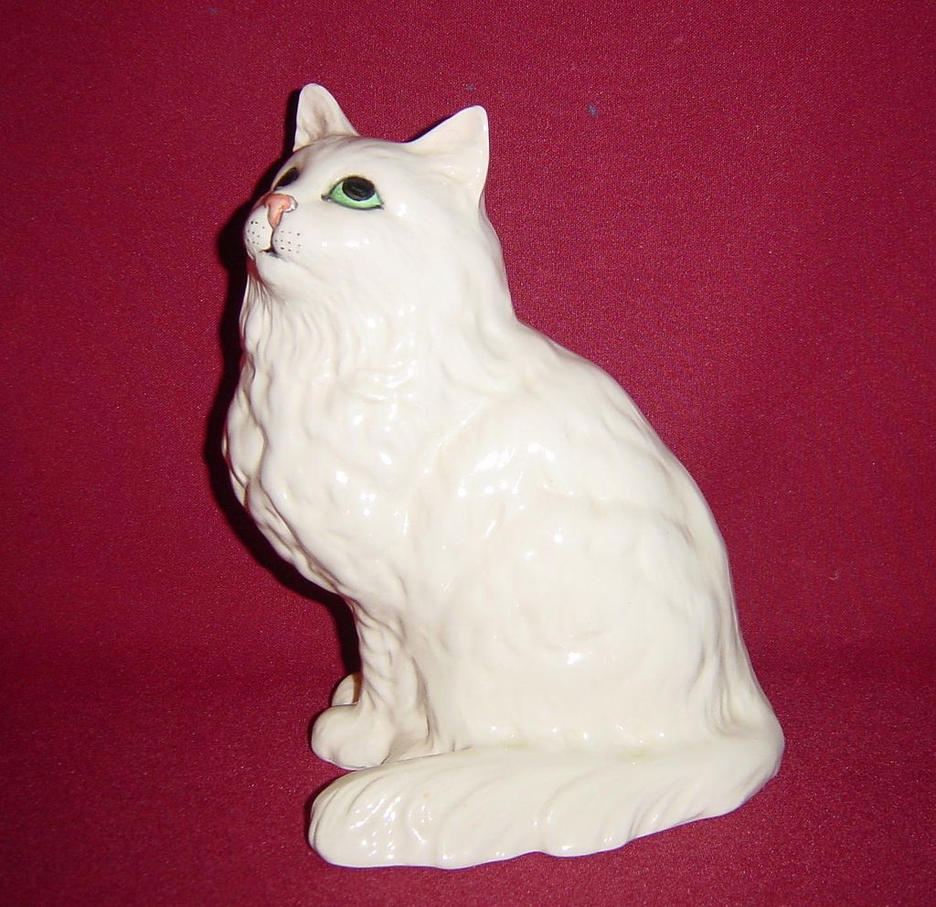 Beswick White Persian Cat Seated, Looking Up 1867 Beswick White Persian Cat Seated, Looking Up 1867