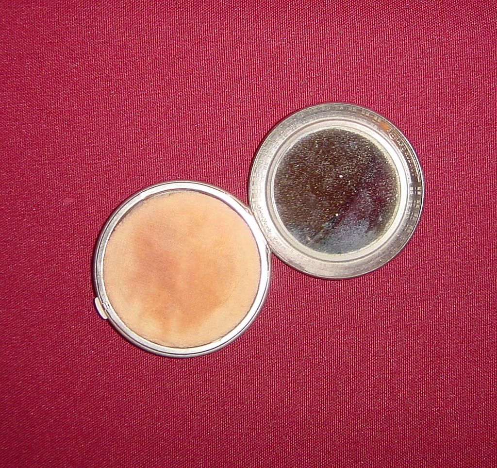 Richard Hudnut Engine Turned Silvertone Powder Compact Richard Hudnut Engine Turned Silvertone Powder Compact