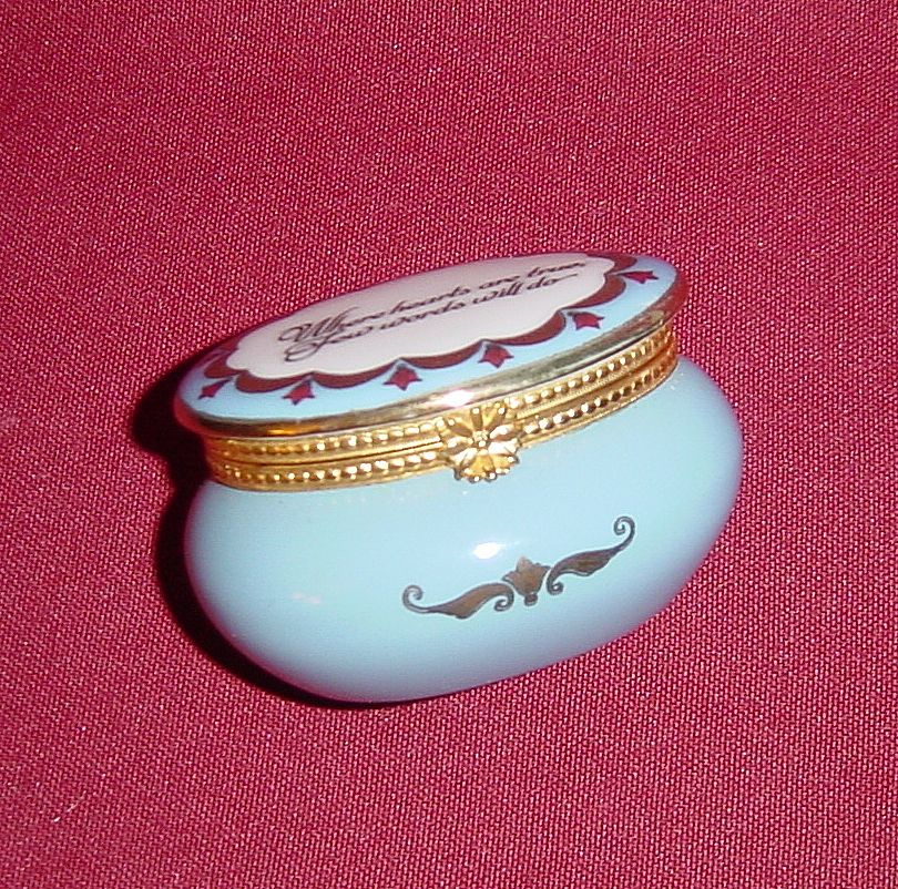 Estee Lauder 'Where Hearts Are True' Enamel Over Porcelain Keepsake trinket Box Estee Lauder 'Where Hearts Are True' Enamel Over Porcelain Keepsake trinket Box