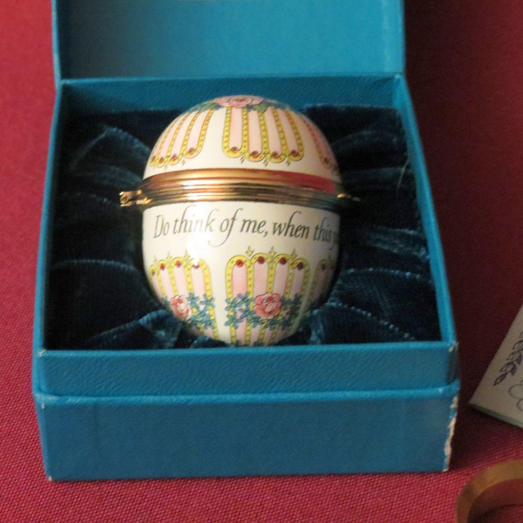 Bilston and Battersea Enamel Egg Trinket Box 'Do think of me' Bilston and Battersea Enamel Egg Trinket Box 'Do think of me'