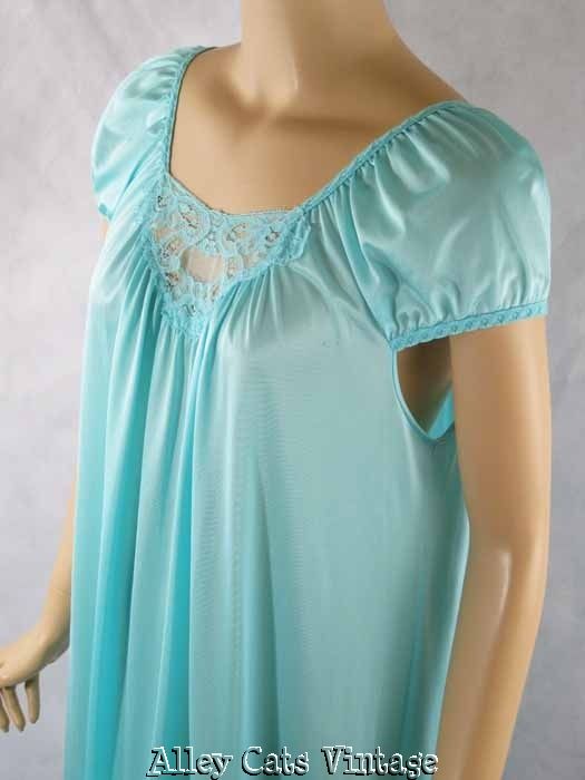 Vintage 1980s Lorraine Aqua Nightgown and Robe Peignoir Set Sz M B40 Vintage 1980s Lorraine Aqua Nightgown and Robe Peignoir Set Sz M B40