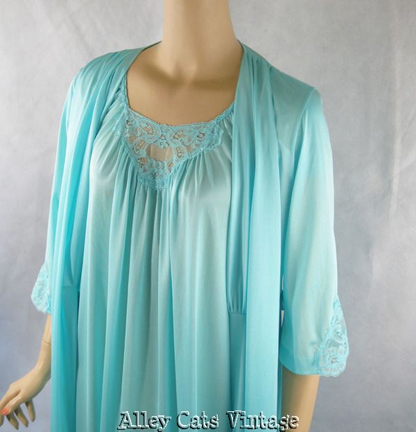 Vintage 1980s Lorraine Aqua Nightgown and Robe Peignoir Set Sz M B40 Vintage 1980s Lorraine Aqua Nightgown and Robe Peignoir Set Sz M B40