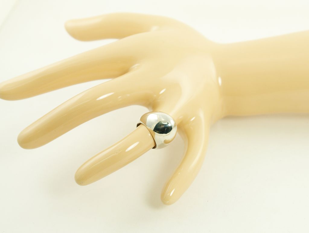 Unique Modernist Sterling Silver "Egg" Style Ring Unique Modernist Sterling Silver "Egg" Style Ring