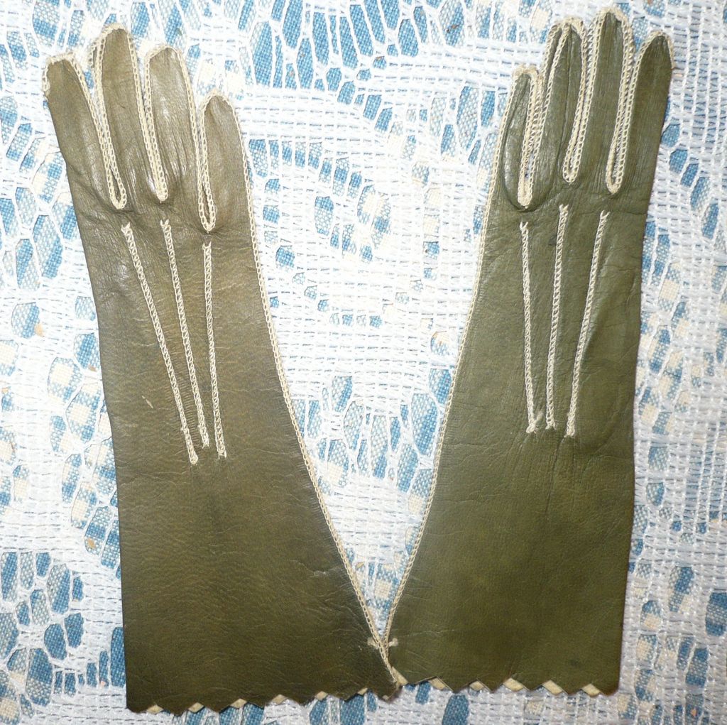2 Pair Glazed Kid French Fashion Gloves Cream & Olive Original Folder 2 Pair Glazed Kid French Fashion Gloves Cream & Olive Original Folder
