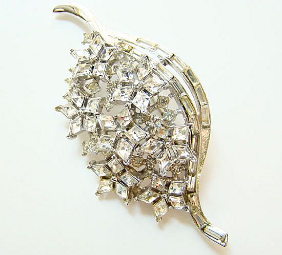 Crown Trifari Twinkle Rhinestone Brooch 1952 Philippe Crown Trifari Twinkle Rhinestone Brooch 1952 Philippe
