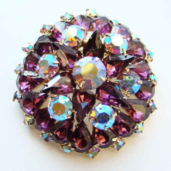 Vintage Amethyst Aurora Borealis Rhinestone Brooch Gold Tone Unsigned Vintage Amethyst Aurora Borealis Rhinestone Brooch Gold Tone Unsigned