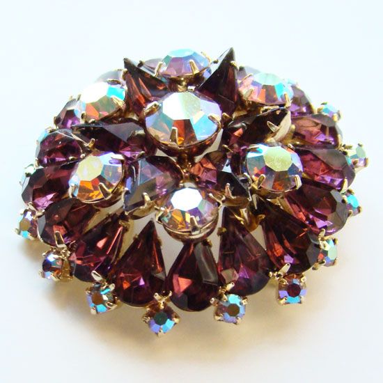 Vintage Amethyst Aurora Borealis Rhinestone Brooch Gold Tone Unsigned Vintage Amethyst Aurora Borealis Rhinestone Brooch Gold Tone Unsigned