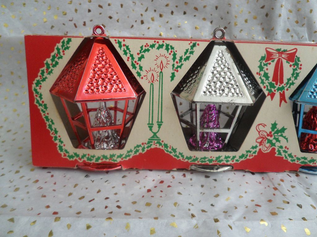Aluminum Tree Bradford Plastic Christmas Caroler's Lamps - Lantern Ornaments Aluminum Tree Bradford Plastic Christmas Caroler's Lamps - Lantern Ornaments