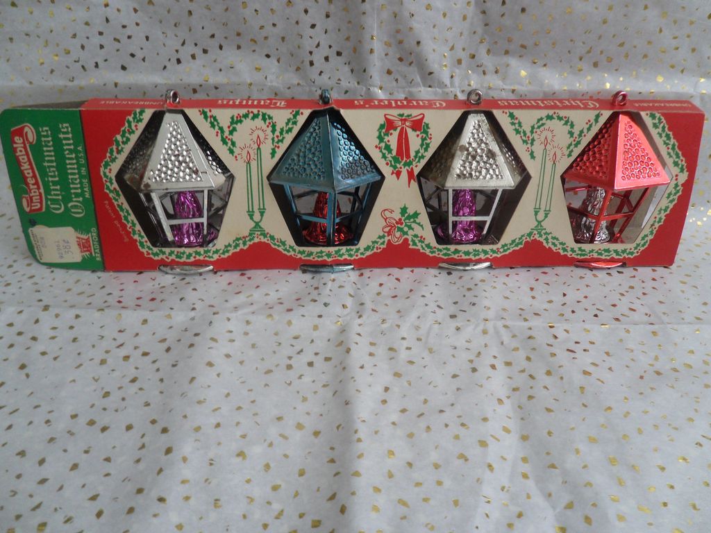 Aluminum Tree Bradford Plastic Christmas Caroler's Lamps - Lantern Ornaments Aluminum Tree Bradford Plastic Christmas Caroler's Lamps - Lantern Ornaments