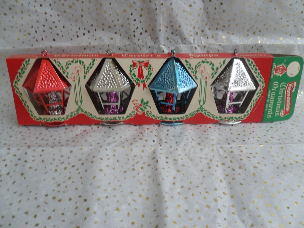 Aluminum Tree Bradford Plastic Christmas Caroler's Lamps - Lantern Ornaments Aluminum Tree Bradford Plastic Christmas Caroler's Lamps - Lantern Ornaments