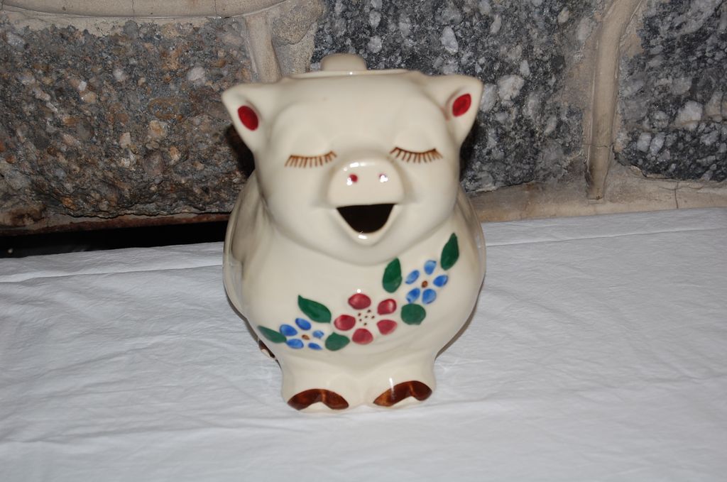 Vintage Shawnee Pottery "Smiley" Pig Pitcher Vintage Shawnee Pottery "Smiley" Pig Pitcher