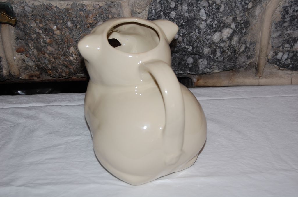 Vintage Shawnee Pottery "Smiley" Pig Pitcher Vintage Shawnee Pottery "Smiley" Pig Pitcher