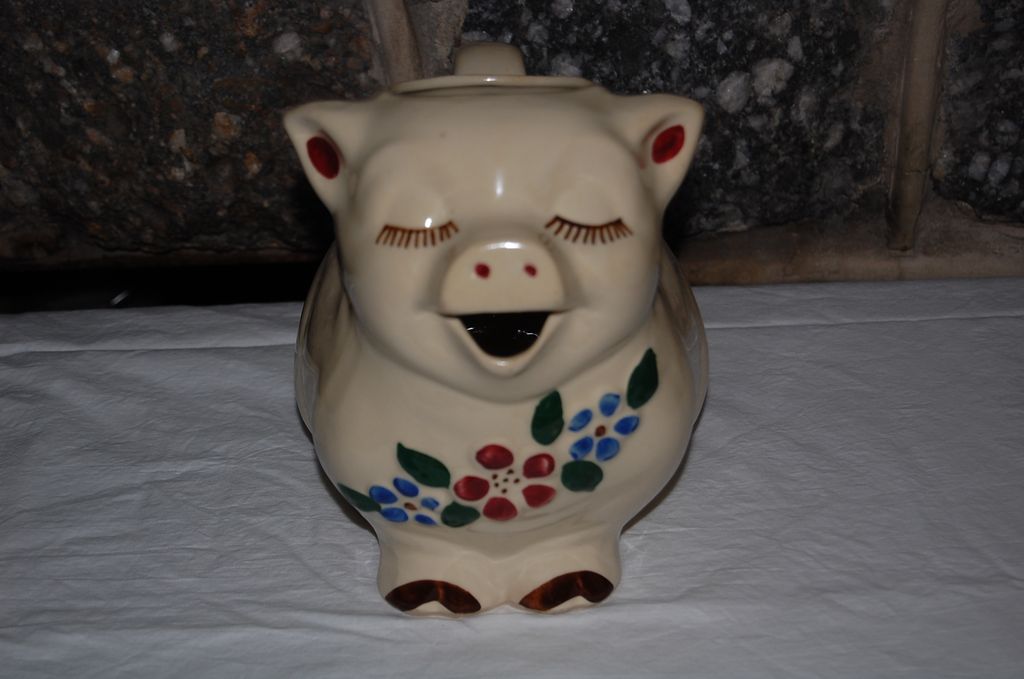 Vintage Shawnee Pottery "Smiley" Pig Pitcher Vintage Shawnee Pottery "Smiley" Pig Pitcher