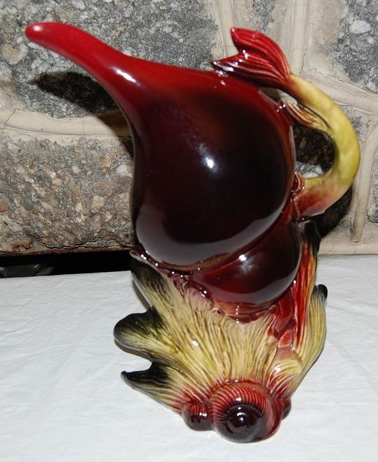 Hull Pottery "Ebb Tide" Fish and Shell Figural Sculptured Vase Hull Pottery "Ebb Tide" Fish and Shell Figural Sculptured Vase