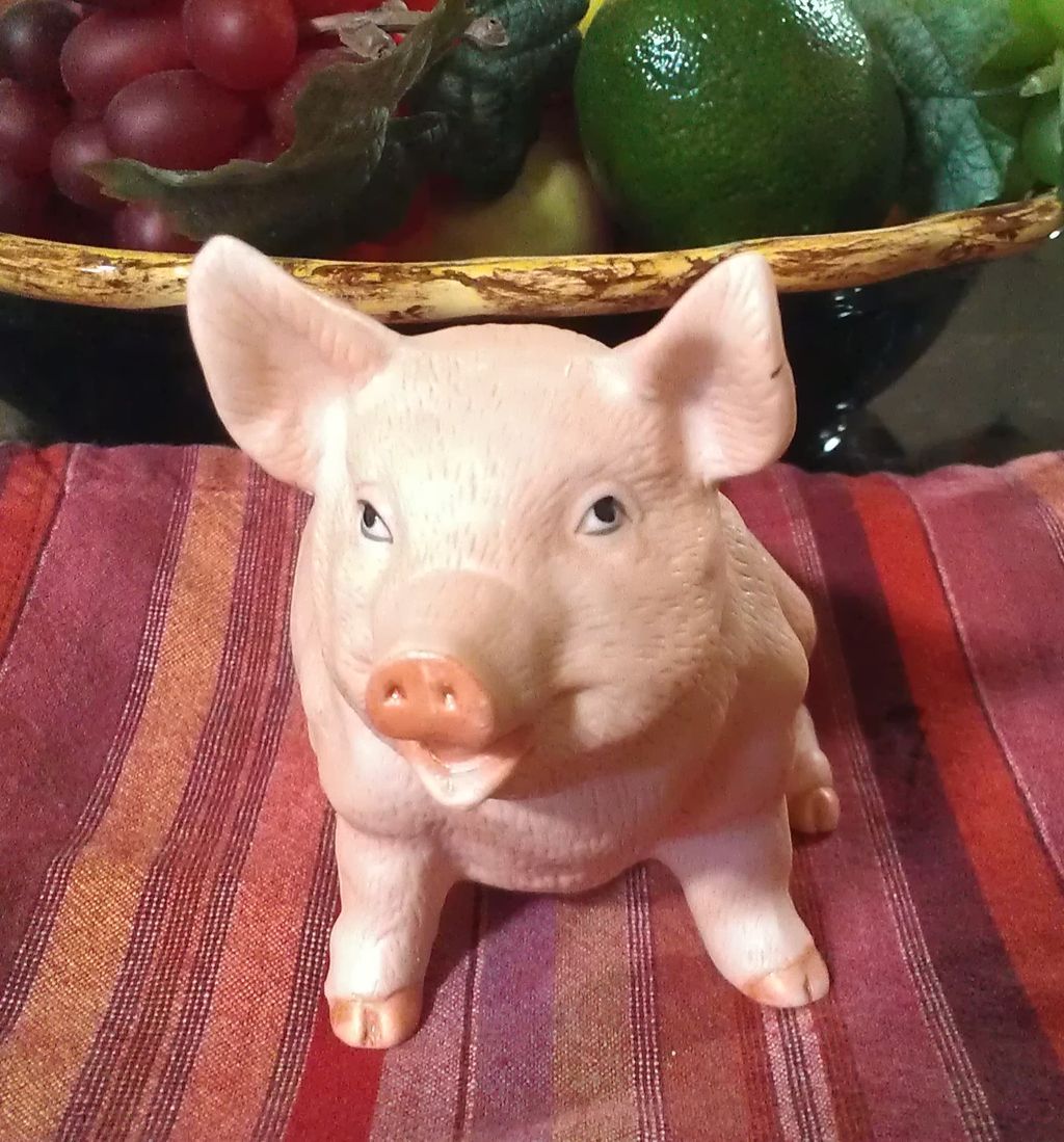 Royal Crown Porcelain Vintage Pig Set Royal Crown Porcelain Vintage Pig Set