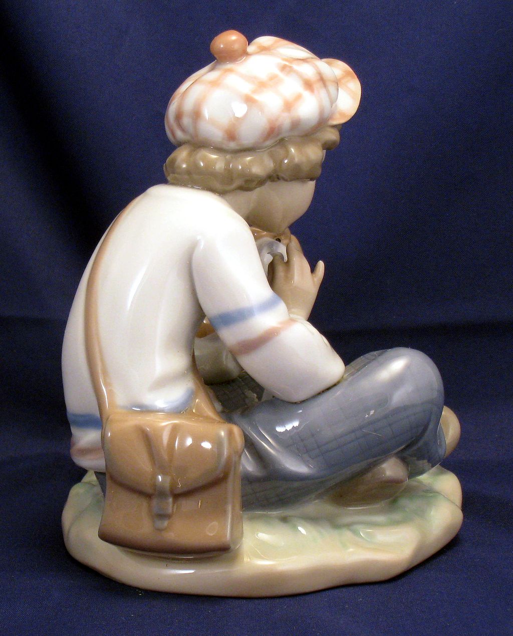 Lladro "I hope she does...." Figurine # 5450 - daisy petals - she loves me, she loves me not Lladro "I hope she does...." Figurine # 5450 - daisy petals - she loves me, she loves me not
