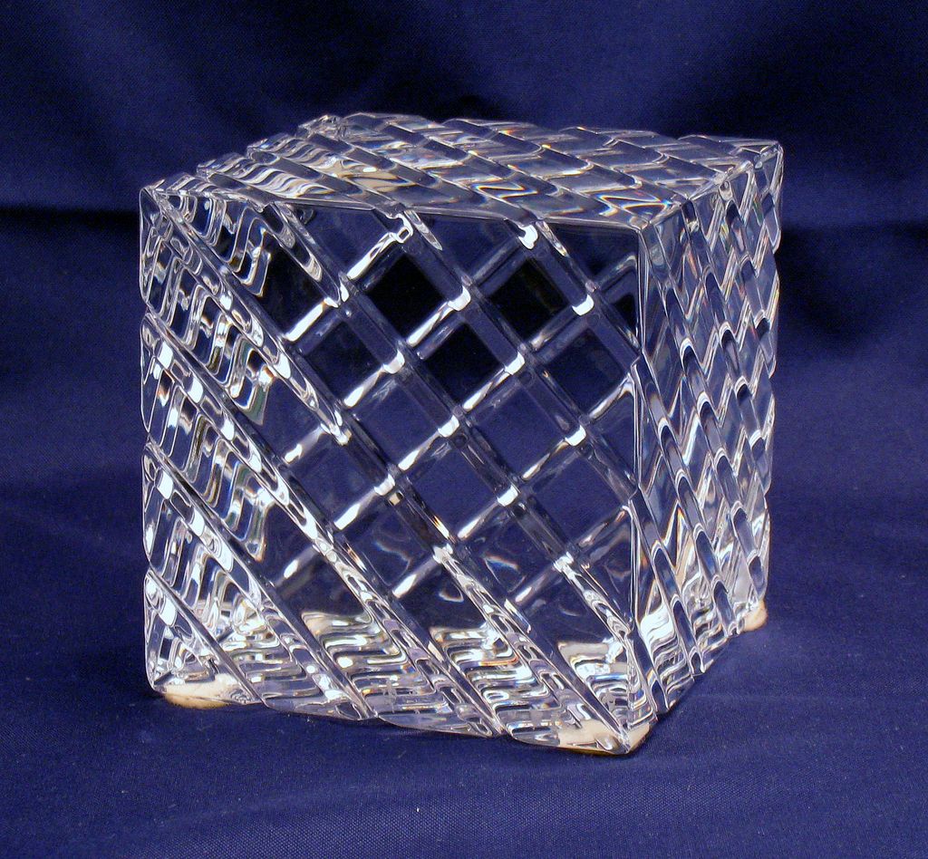 Baccarat Paperweight - geometric cube - beautiful sparkle Baccarat Paperweight - geometric cube - beautiful sparkle