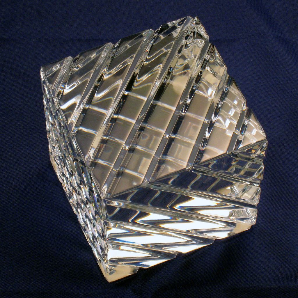 Baccarat Paperweight - geometric cube - beautiful sparkle Baccarat Paperweight - geometric cube - beautiful sparkle