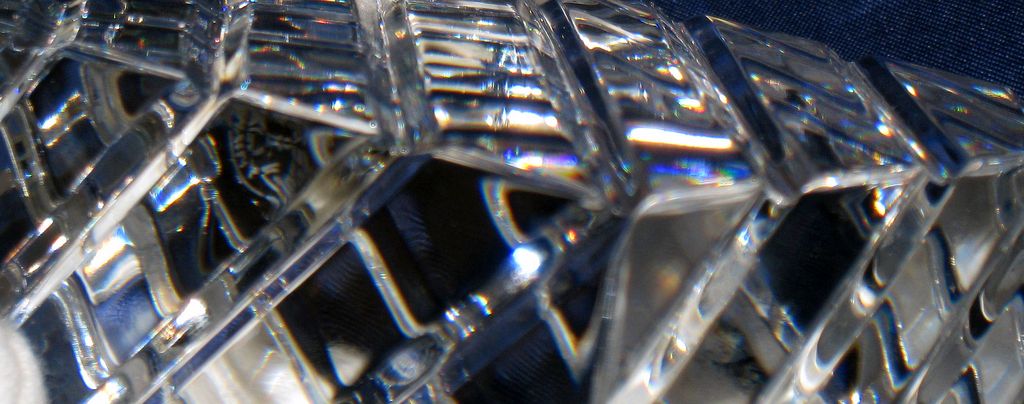 Baccarat Paperweight - geometric cube - beautiful sparkle Baccarat Paperweight - geometric cube - beautiful sparkle