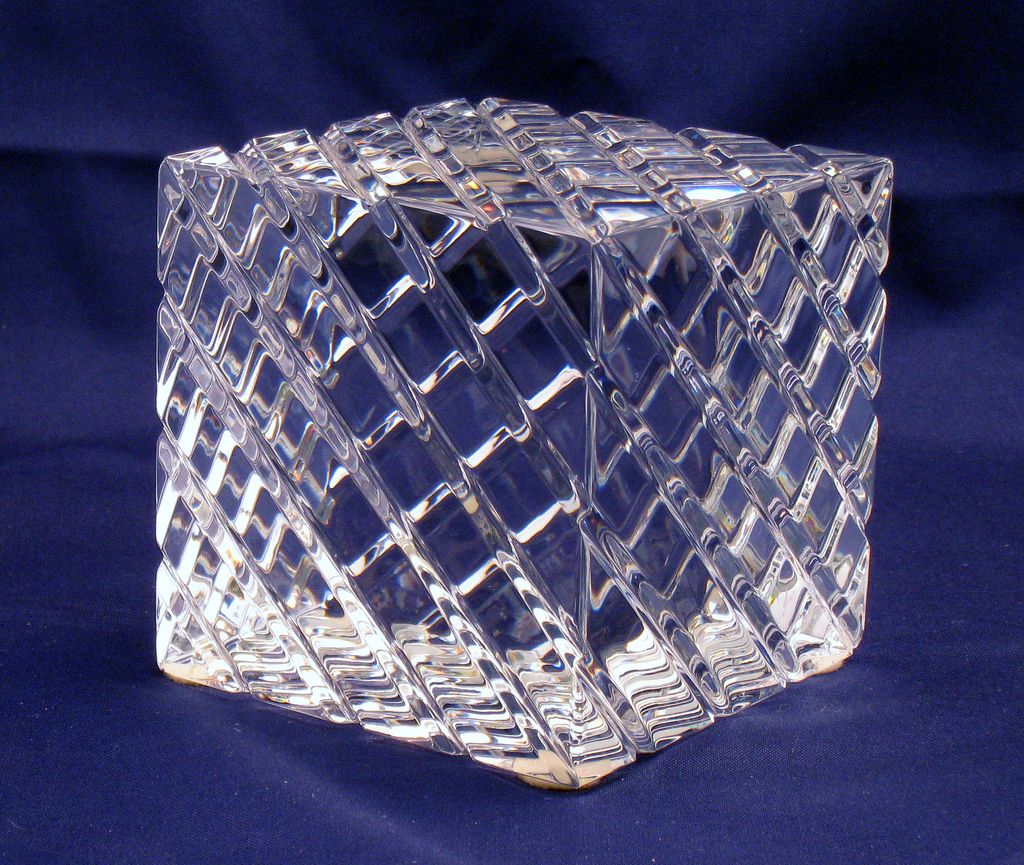 Baccarat Paperweight - geometric cube - beautiful sparkle Baccarat Paperweight - geometric cube - beautiful sparkle