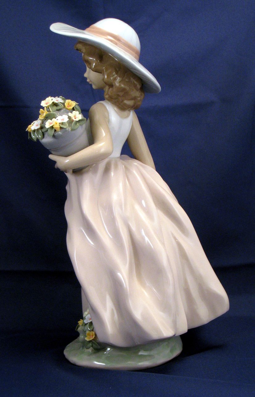 Lladro "A wish come true" "Que bonitas" Figurine # 07676 7676 Lladro "A wish come true" "Que bonitas" Figurine # 07676 7676