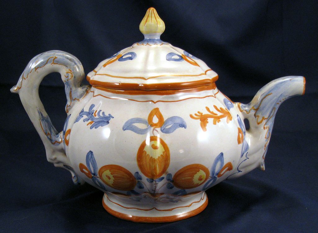 Majolica Matricardi Ascoli Piceno Italia Italy orange fruit teapot Majolica Matricardi Ascoli Piceno Italia Italy orange fruit teapot