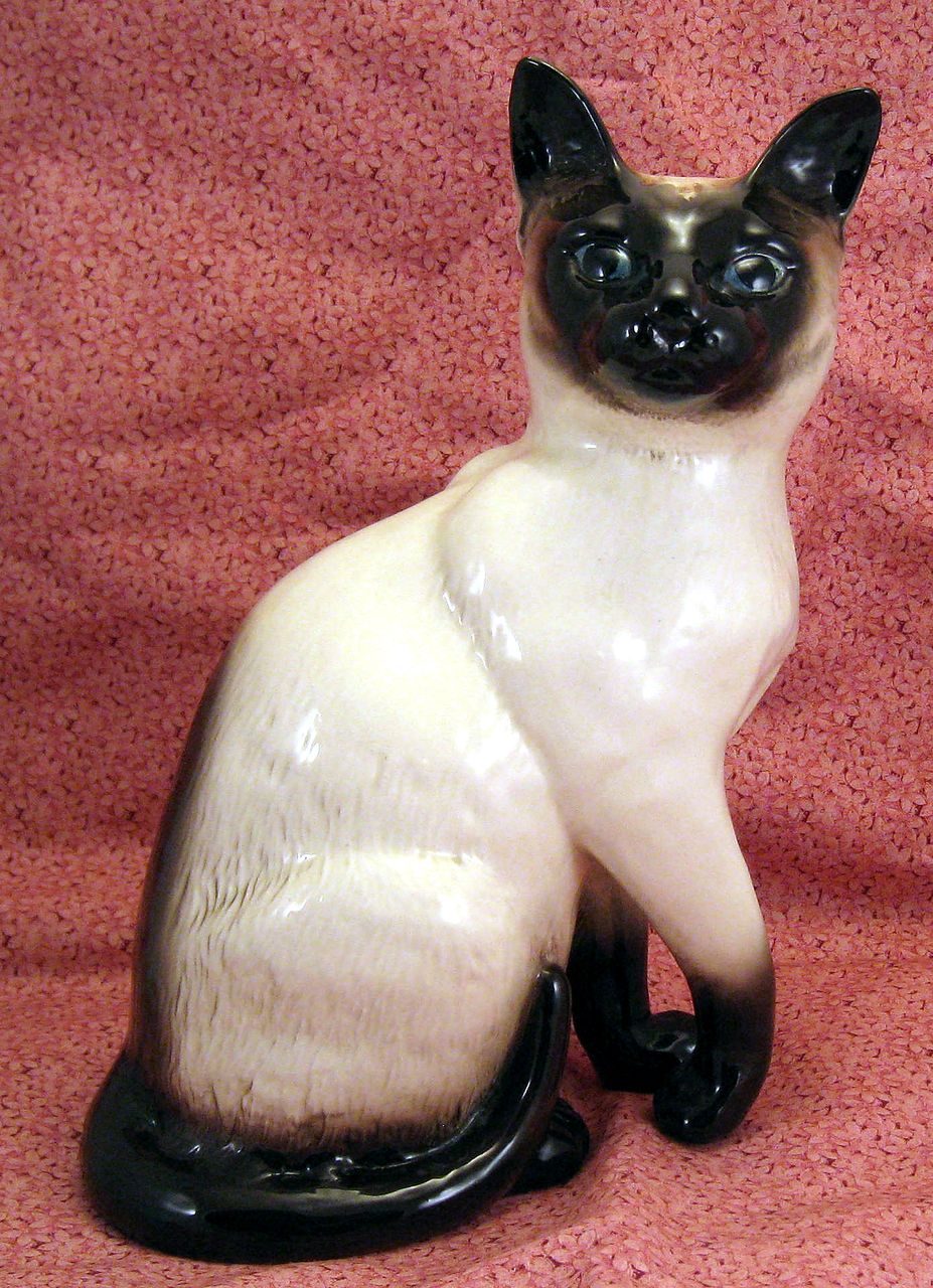 Beswick Siamese Seal Point Cat Fireside Figurine 1882 Beswick Siamese Seal Point Cat Fireside Figurine 1882