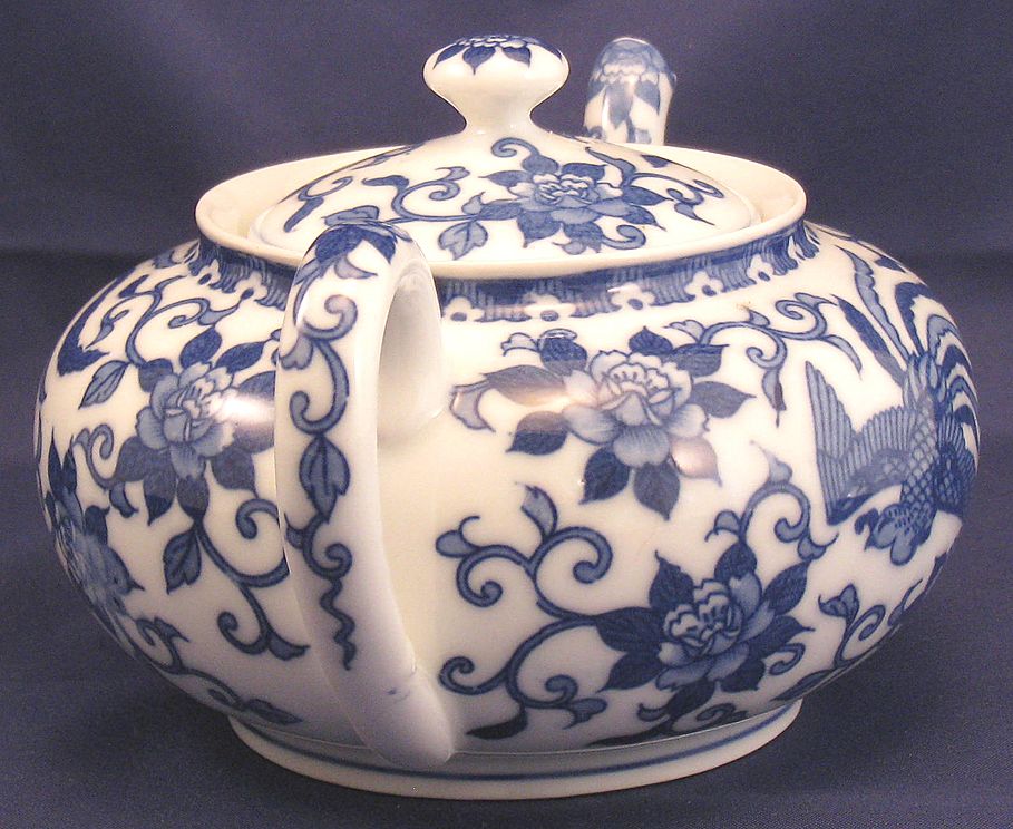 Noritake Howo blue & white bird teapot with lid Noritake Howo blue & white bird teapot with lid