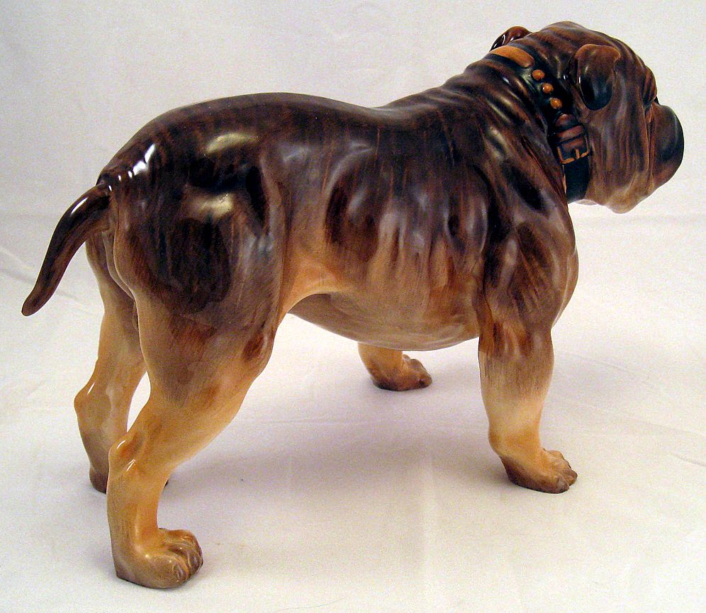 Royal Doulton Bulldog dog figurine - extra large size HN 1042 Royal Doulton Bulldog dog figurine - extra large size HN 1042