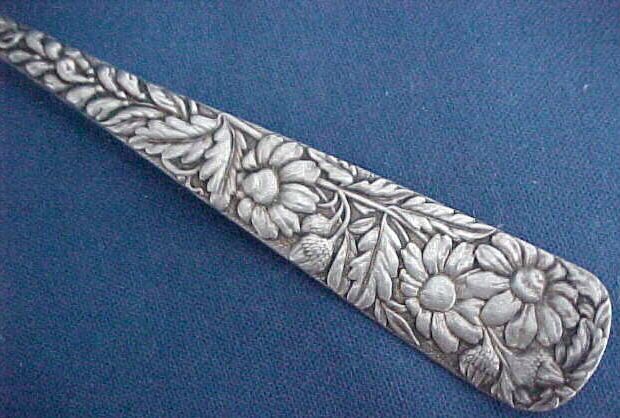 Daisy Repousse by Wallace all Sterling Silver Flat Pie Fancy Blade Cake Server Daisy Repousse by Wallace all Sterling Silver Flat Pie Fancy Blade Cake Server