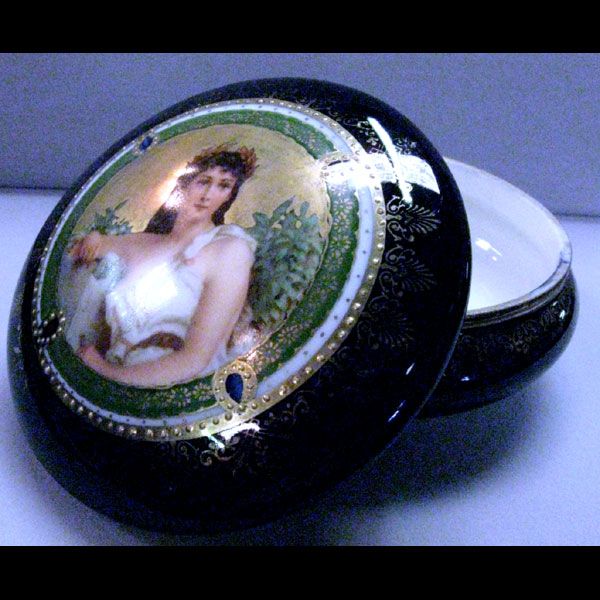 A Fabulous Antique Royal Vienna Hand Painted Portrait Porcelain Trinket /Jewelry Box Beehive Mark A Fabulous Antique Royal Vienna Hand Painted Portrait Porcelain Trinket /Jewelry Box Beehive Mark
