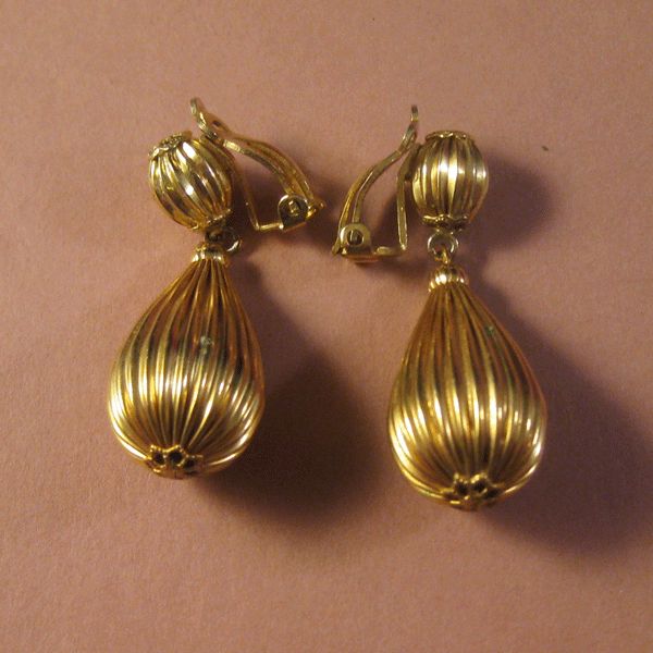Lewis Segal California Gold-tone Drop Clip Earrings Lewis Segal California Gold-tone Drop Clip Earrings