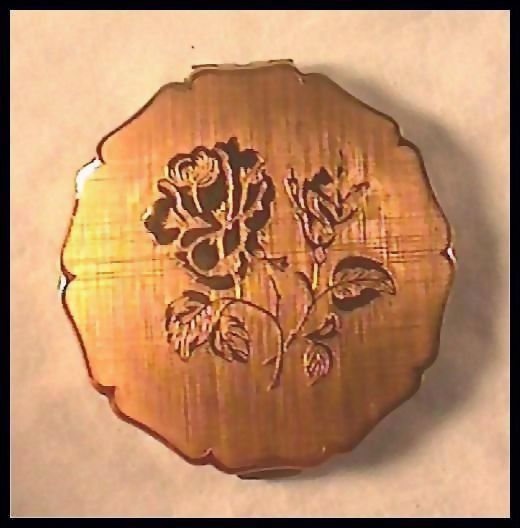 Lovely Stratton Powder Compact with Embossed Rose Gold-tone Lovely Stratton Powder Compact with Embossed Rose Gold-tone
