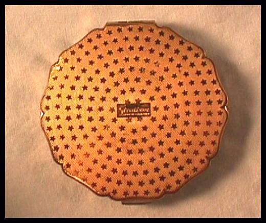Lovely Stratton Powder Compact with Embossed Rose Gold-tone Lovely Stratton Powder Compact with Embossed Rose Gold-tone