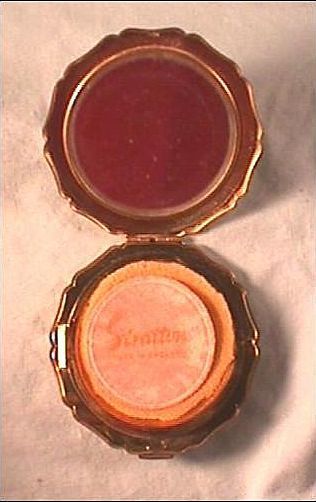 Lovely Stratton Powder Compact with Embossed Rose Gold-tone Lovely Stratton Powder Compact with Embossed Rose Gold-tone