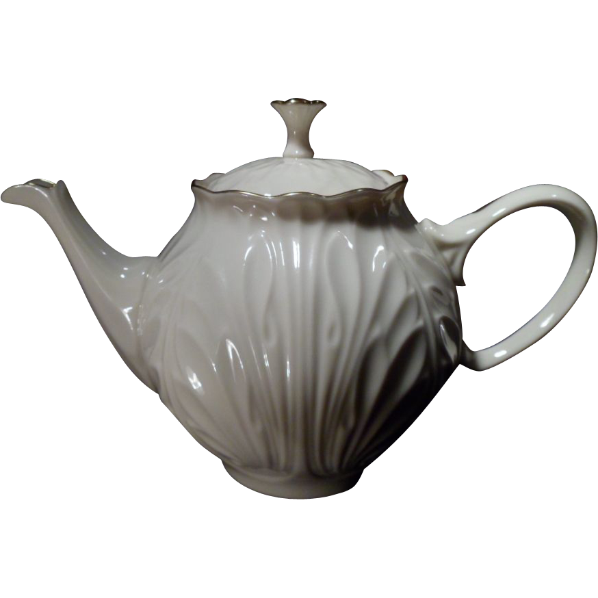 Lenox Teapot, Cream Colored with Gold Trim, Cottage Collection, Made in USA Lenox Teapot, Cream Colored with Gold Trim, Cottage Collection, Made in USA