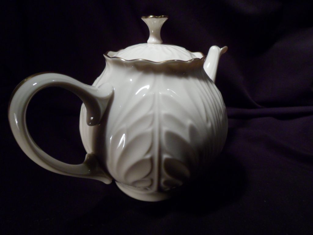 Lenox Teapot, Cream Colored with Gold Trim, Cottage Collection, Made in USA Lenox Teapot, Cream Colored with Gold Trim, Cottage Collection, Made in USA