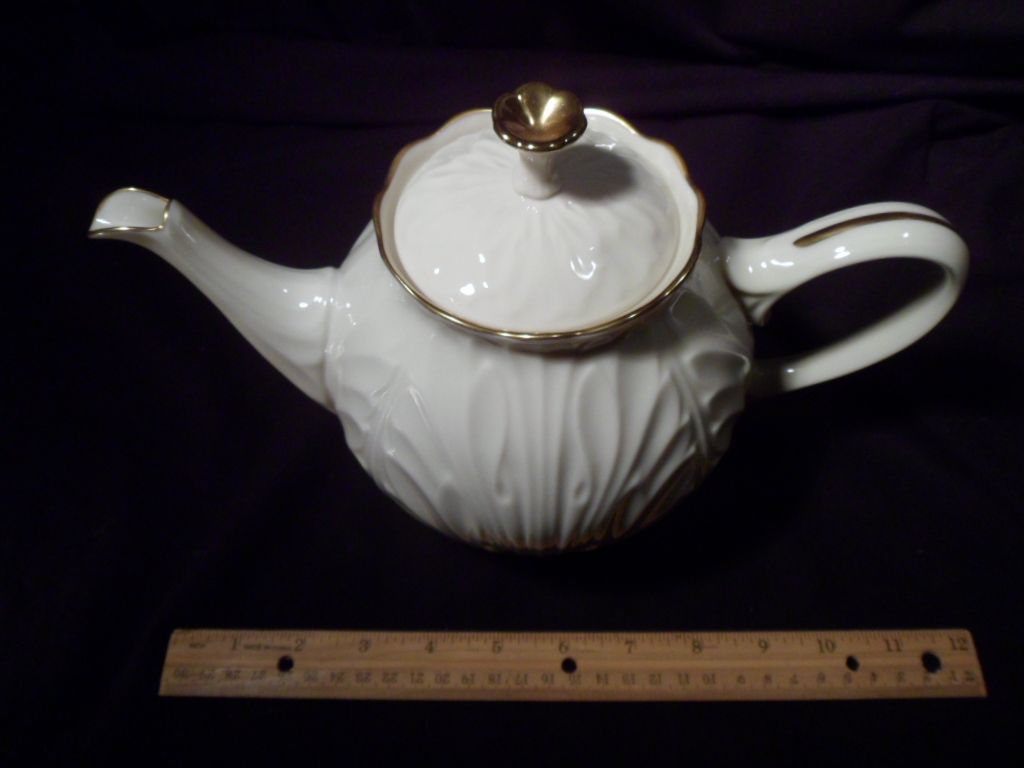 Lenox Teapot, Cream Colored with Gold Trim, Cottage Collection, Made in USA Lenox Teapot, Cream Colored with Gold Trim, Cottage Collection, Made in USA