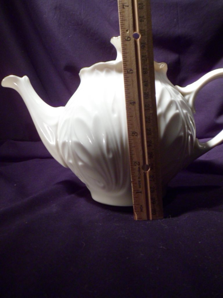 Lenox Teapot, Cream Colored with Gold Trim, Cottage Collection, Made in USA Lenox Teapot, Cream Colored with Gold Trim, Cottage Collection, Made in USA