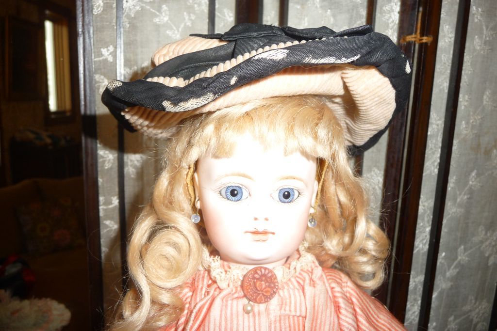 Charming small size antique corduroy bonnet Charming small size antique corduroy bonnet